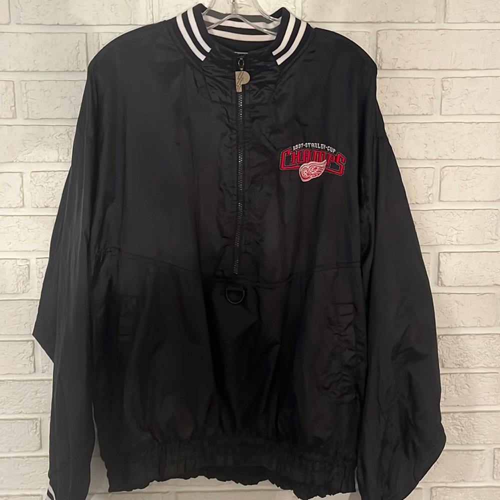 Vintage- Excellent Condition, 🖤Unisex, Pro Player, Pull-over windbreaker.